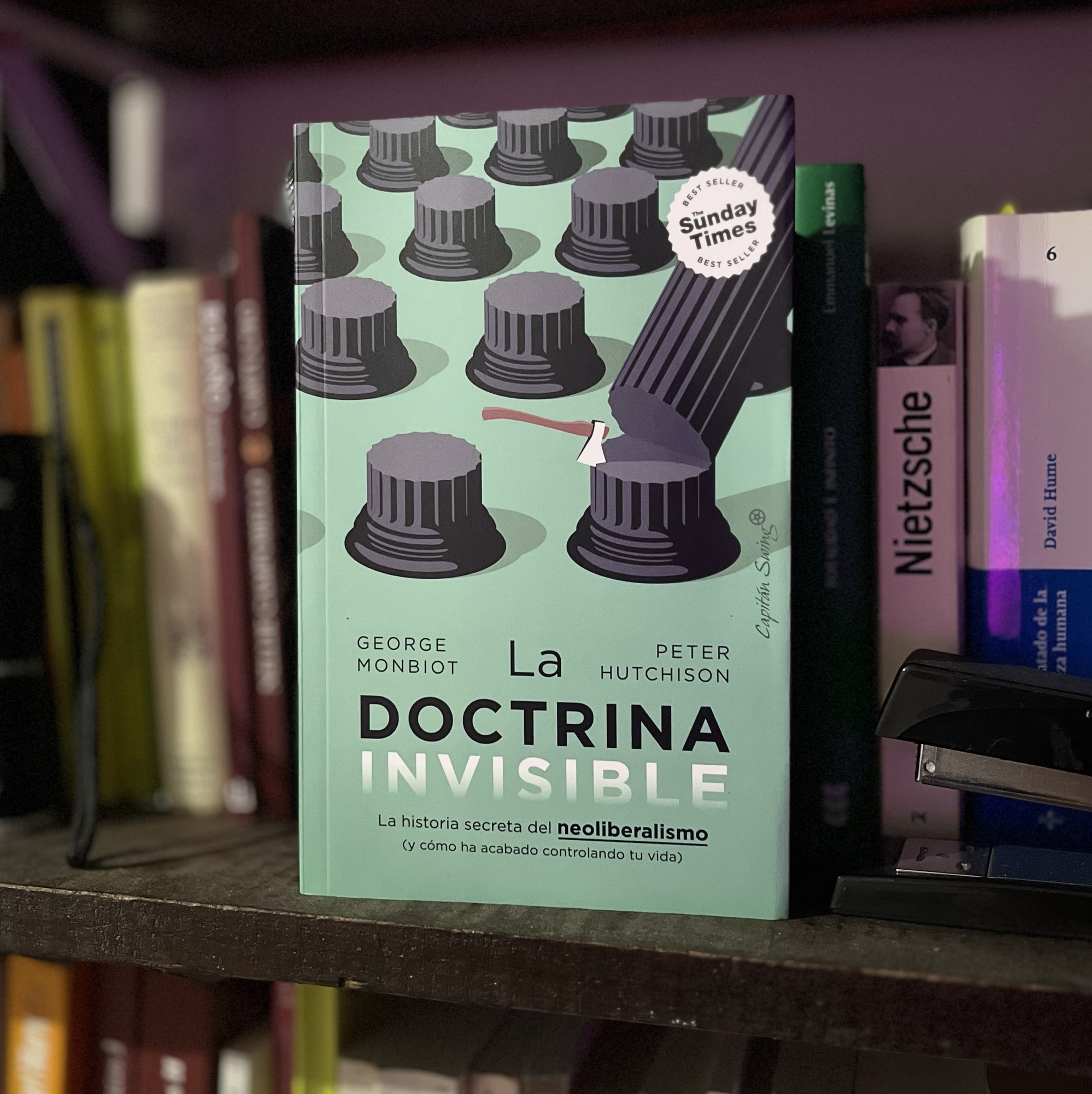 Reseña. “La doctrina invisible”